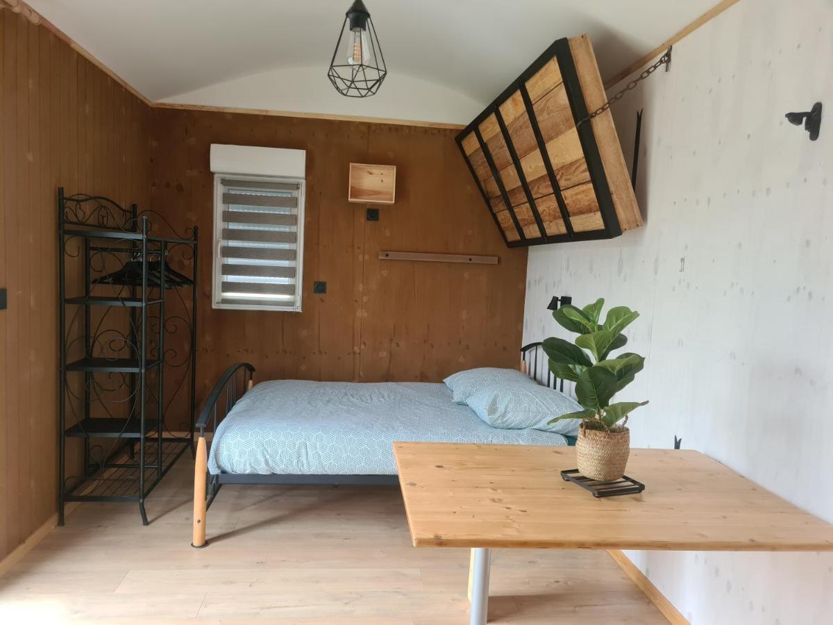 Villa Les Milles Bottes Et Ses Roulottes à Encausse-les-Thermes Extérieur photo