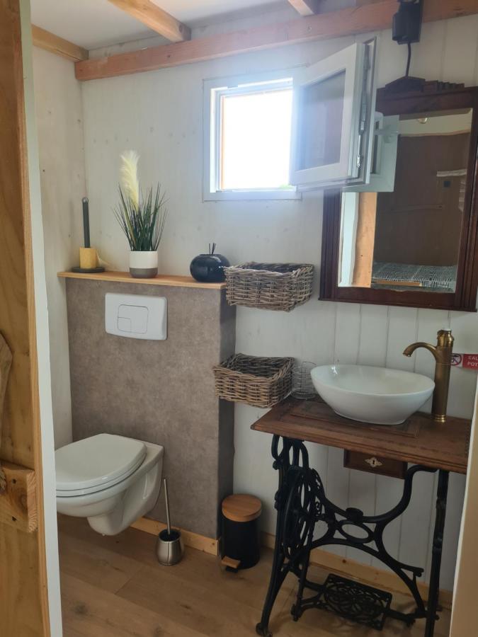 Villa Les Milles Bottes Et Ses Roulottes à Encausse-les-Thermes Extérieur photo