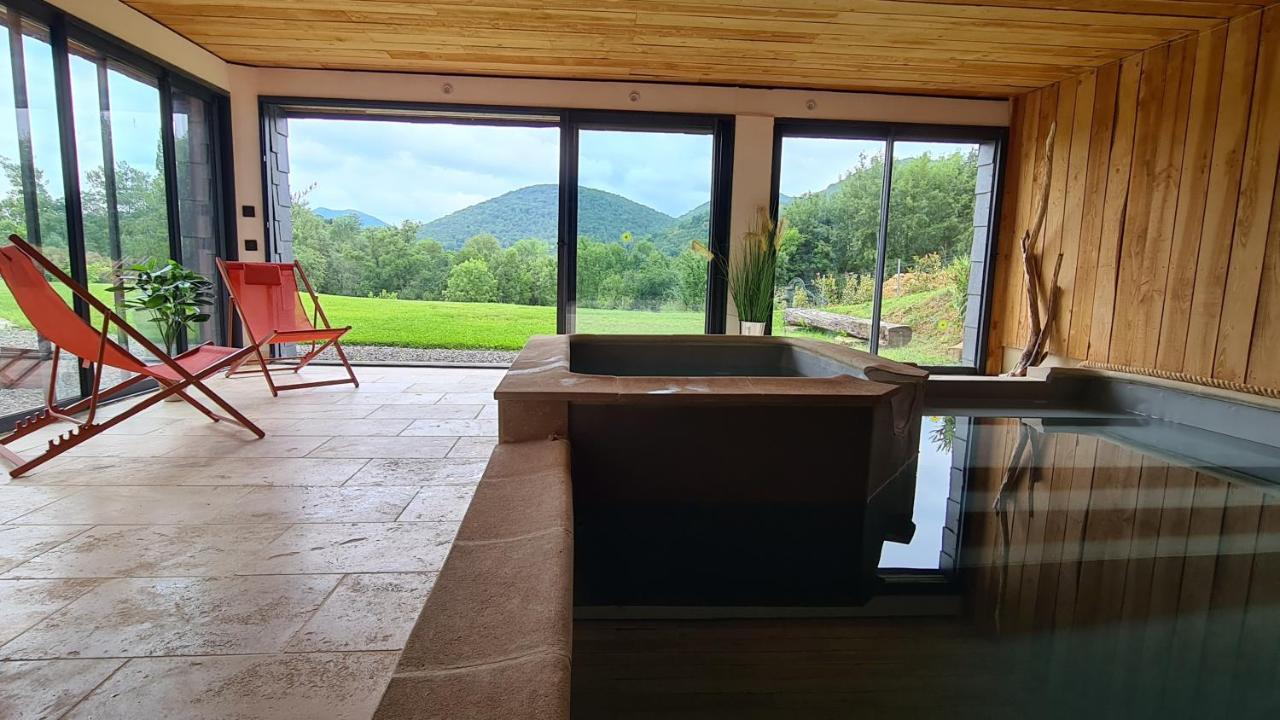 Villa Les Milles Bottes Et Ses Roulottes à Encausse-les-Thermes Extérieur photo
