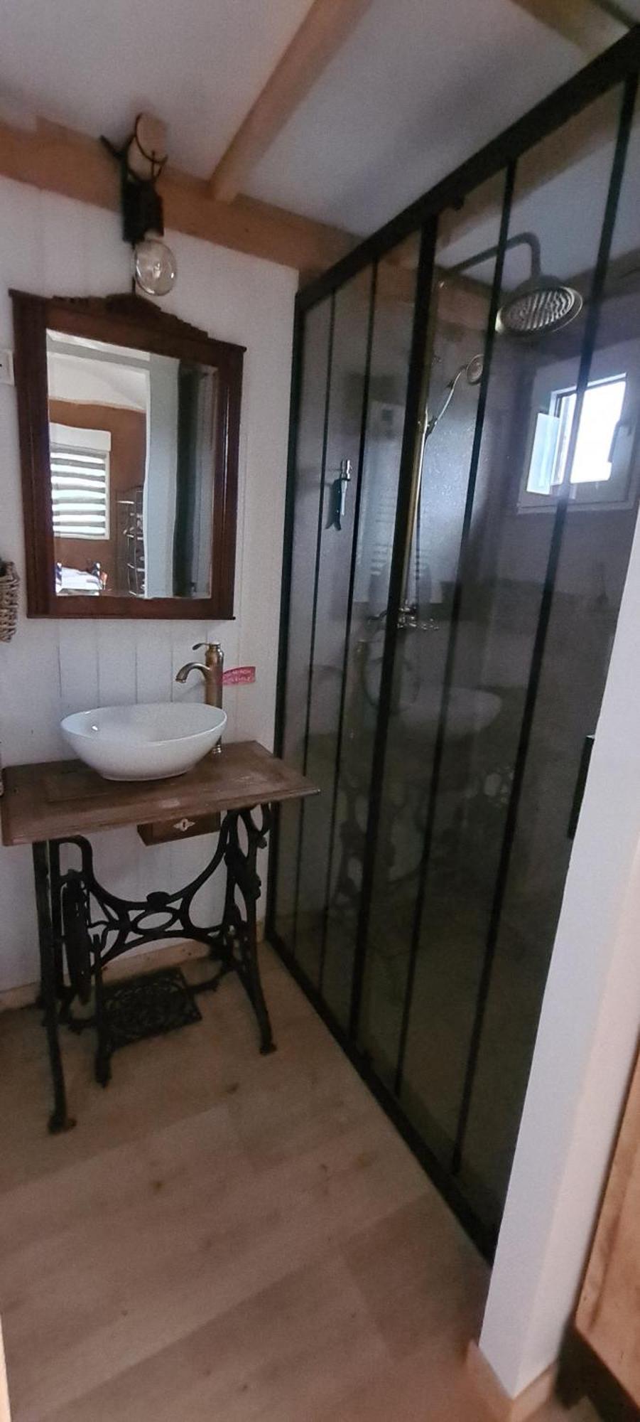 Villa Les Milles Bottes Et Ses Roulottes à Encausse-les-Thermes Extérieur photo