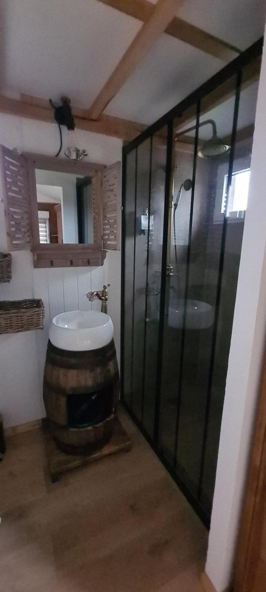 Villa Les Milles Bottes Et Ses Roulottes à Encausse-les-Thermes Extérieur photo