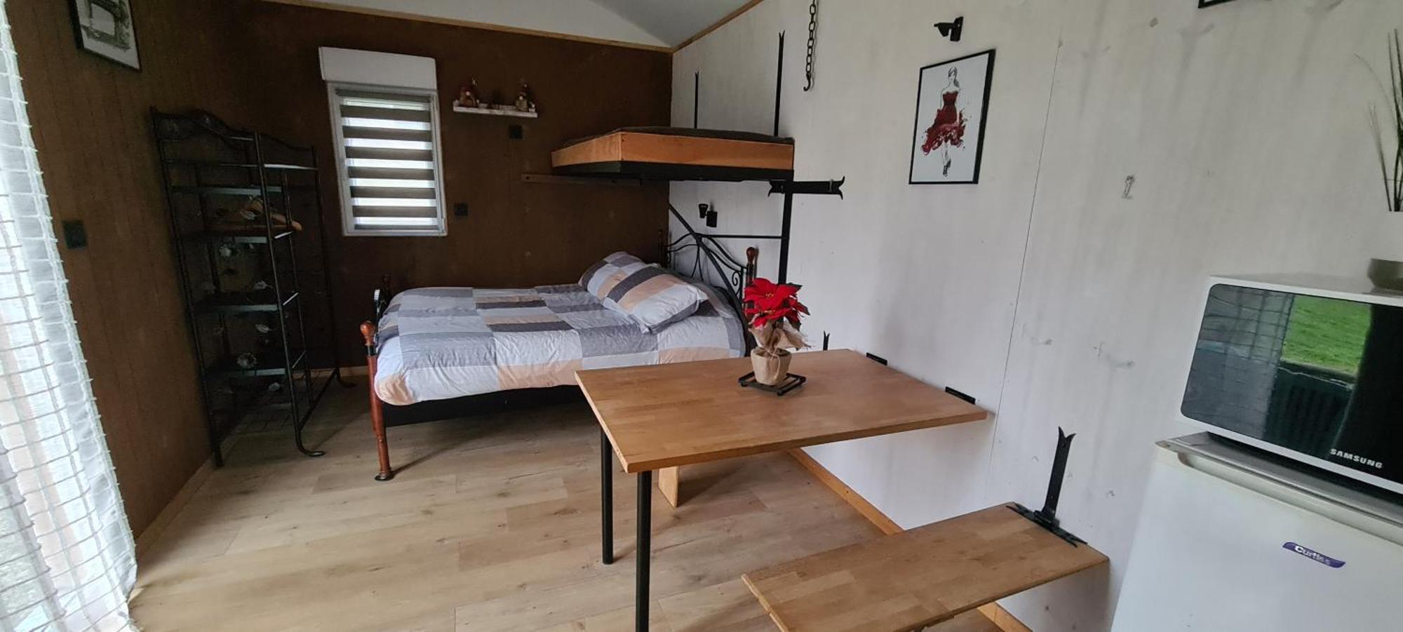 Villa Les Milles Bottes Et Ses Roulottes à Encausse-les-Thermes Extérieur photo