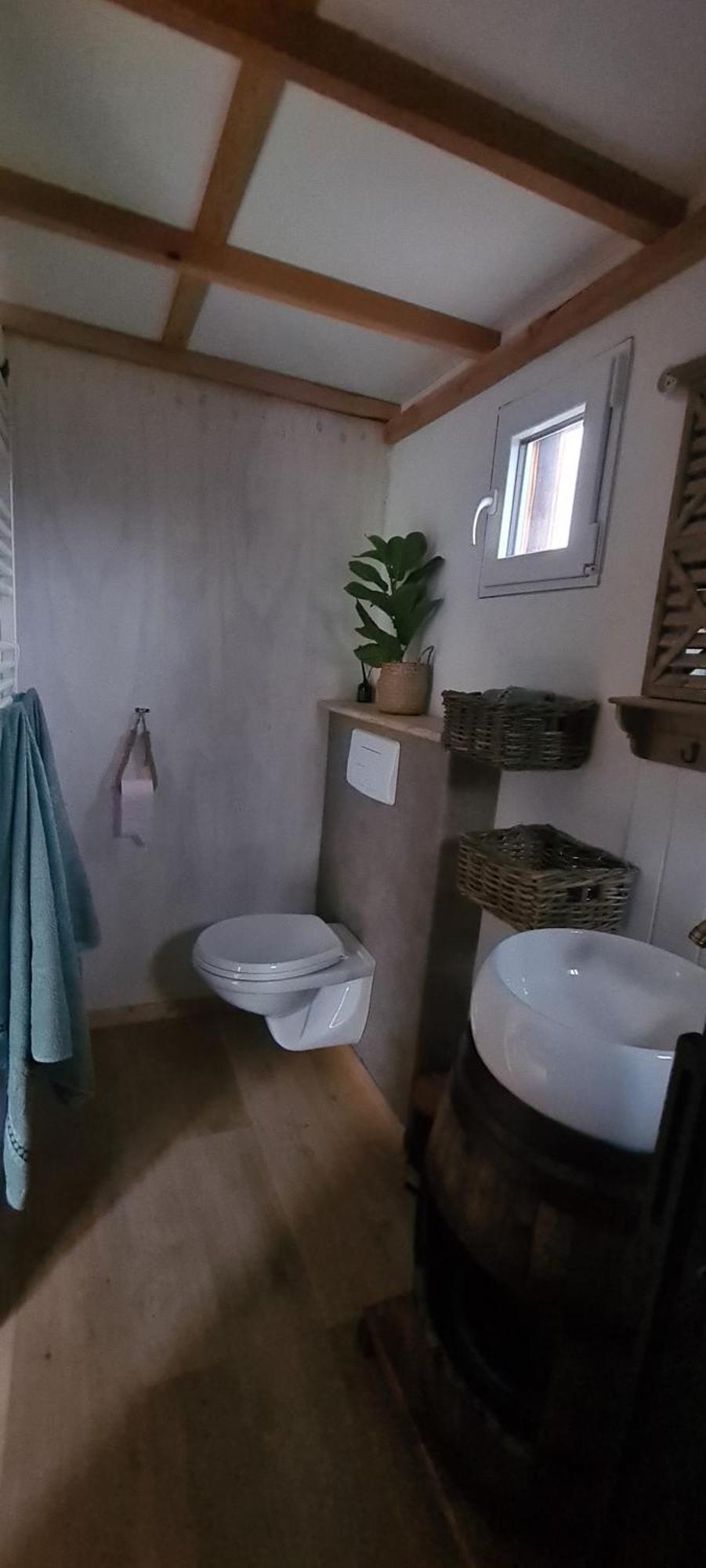 Villa Les Milles Bottes Et Ses Roulottes à Encausse-les-Thermes Extérieur photo
