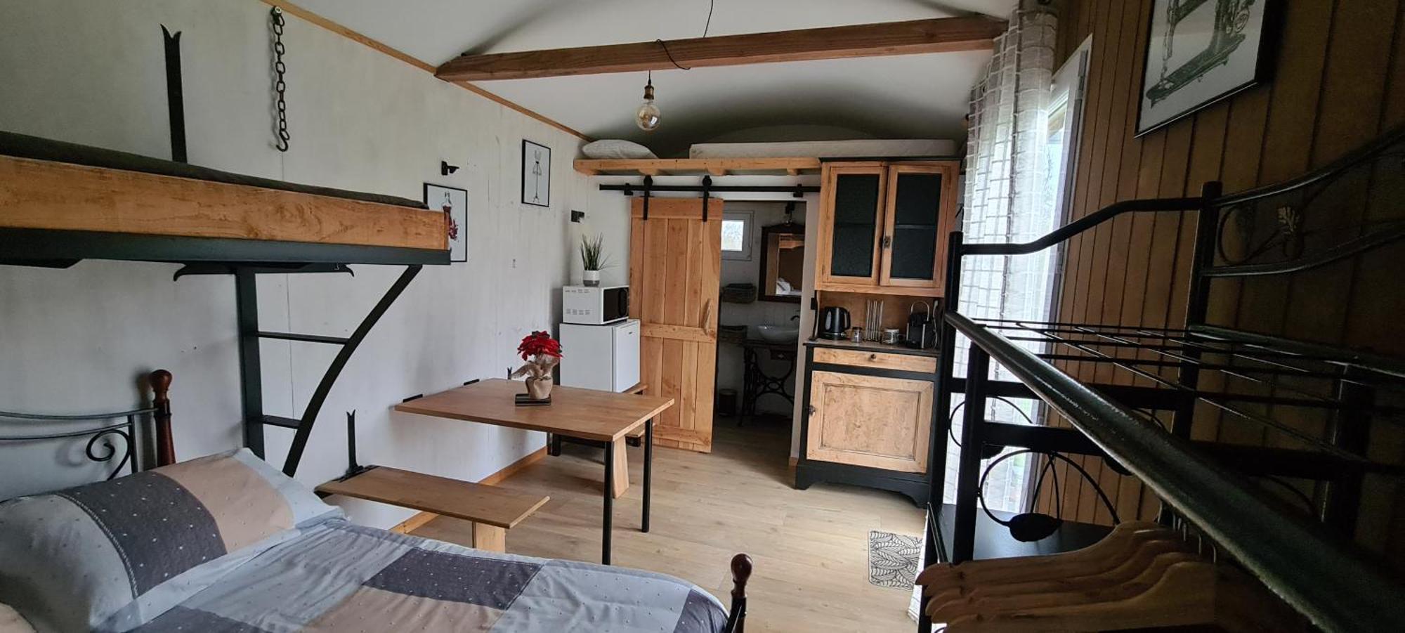 Villa Les Milles Bottes Et Ses Roulottes à Encausse-les-Thermes Extérieur photo