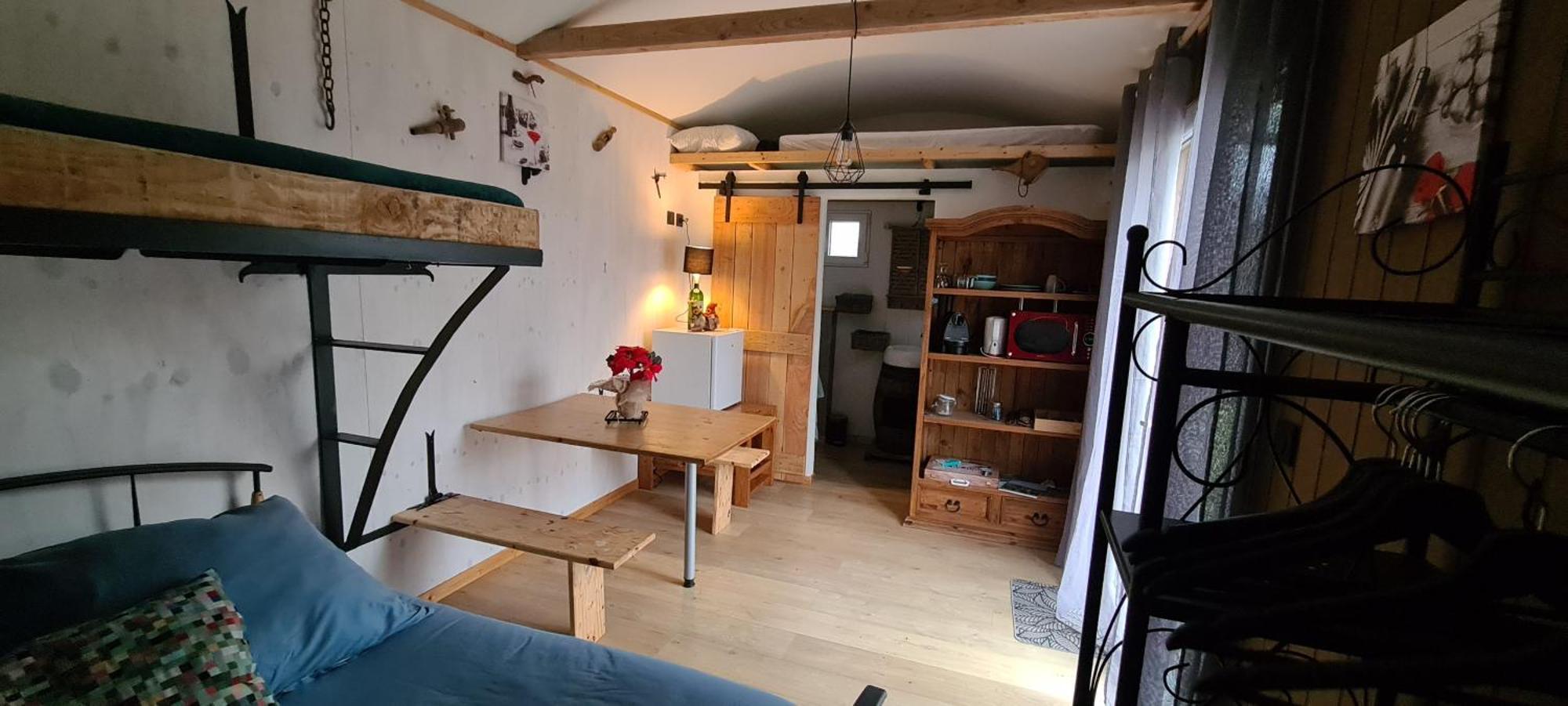 Villa Les Milles Bottes Et Ses Roulottes à Encausse-les-Thermes Extérieur photo